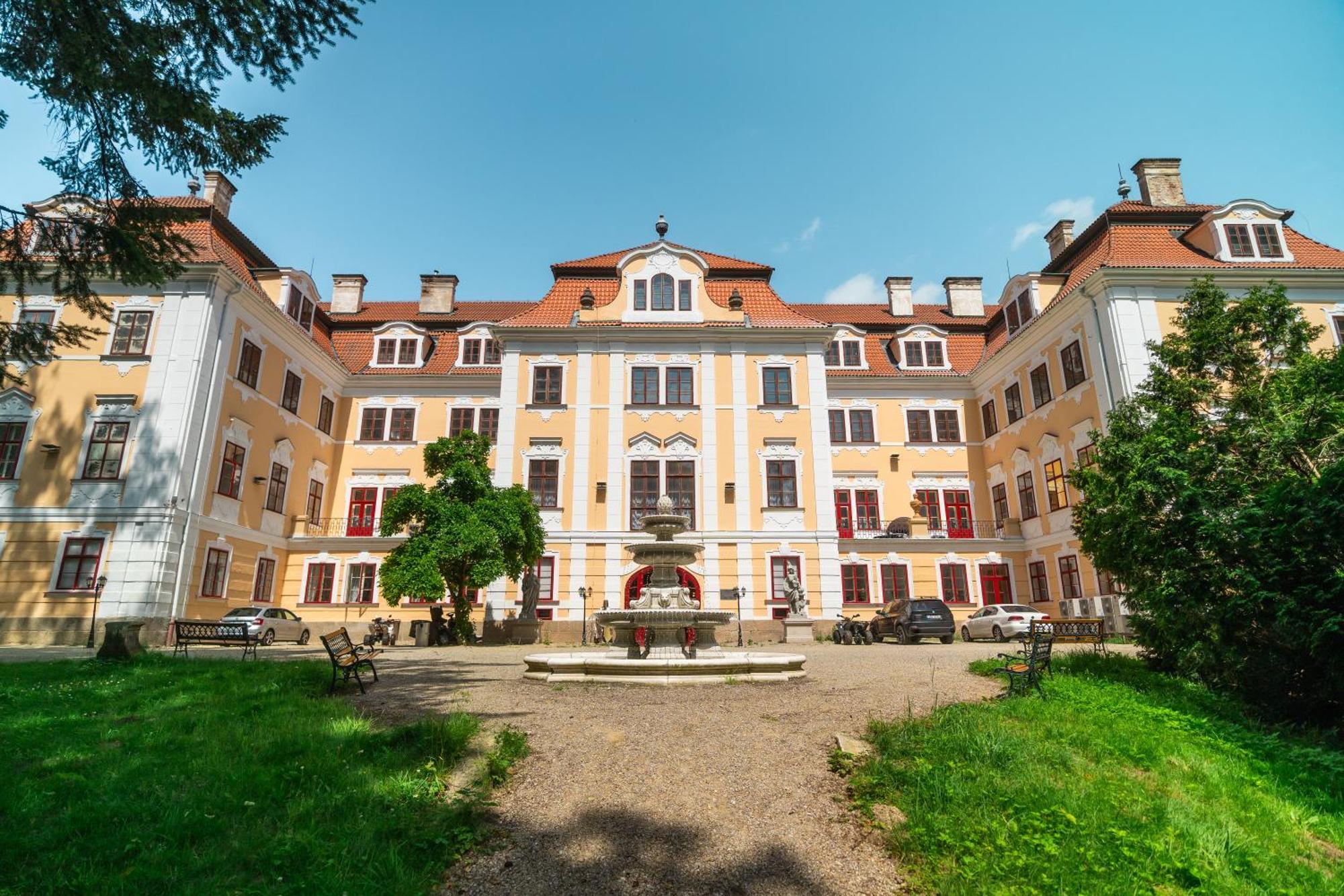 Zamek D'Este Chlum u Trebone Exterior photo