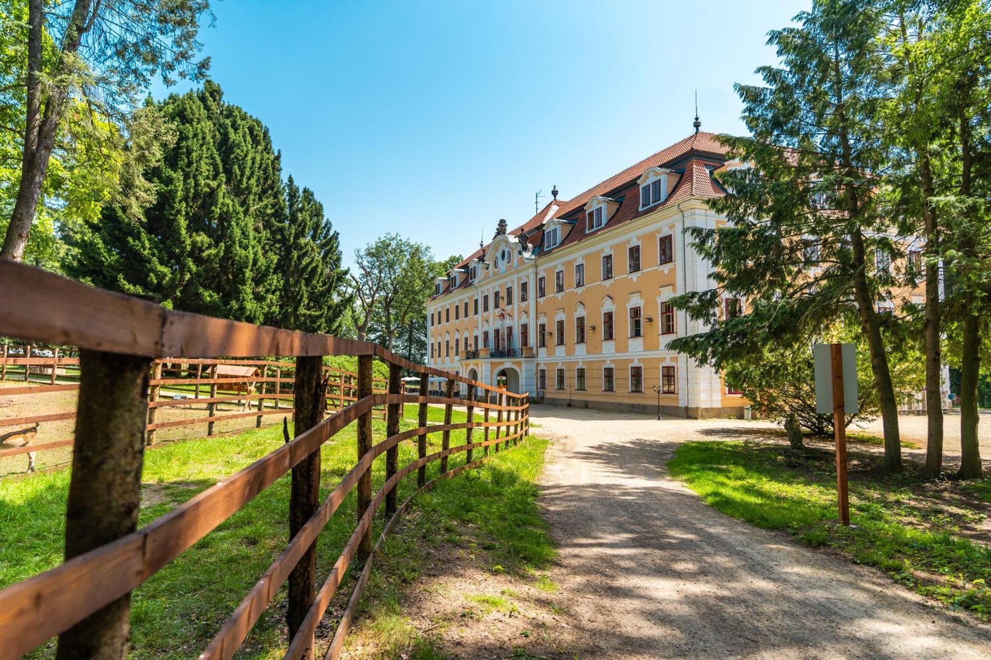 Zamek D'Este Chlum u Trebone Exterior photo