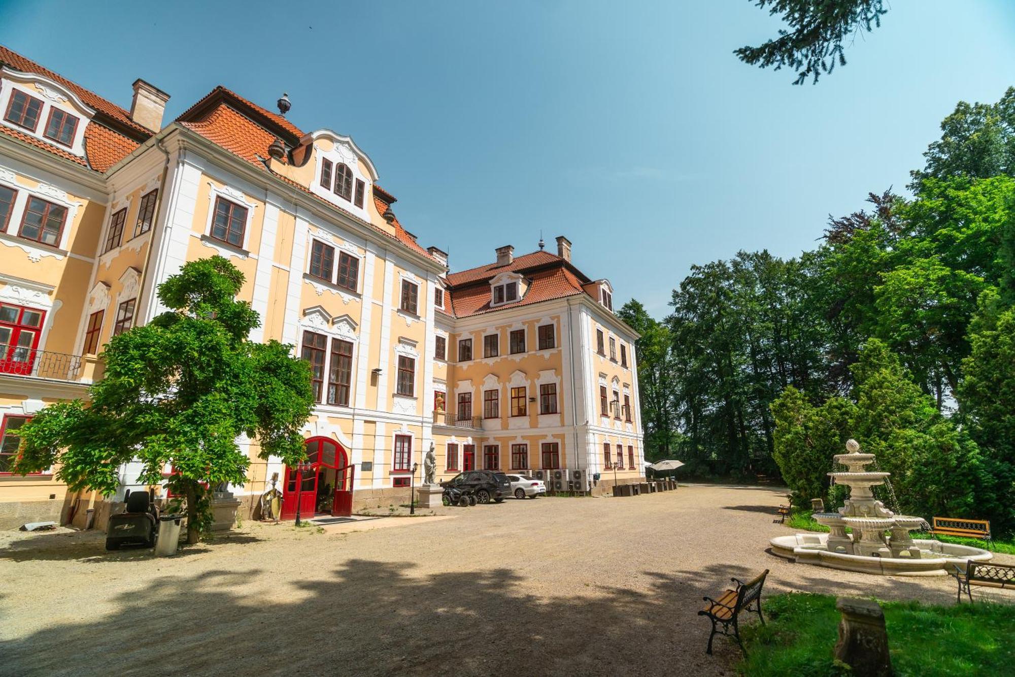 Zamek D'Este Chlum u Trebone Exterior photo